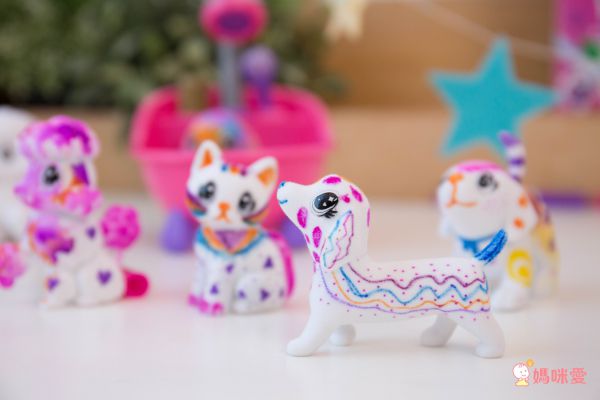 Crayola繪兒樂 - 【熱銷】彩繪百變毛小孩-寵物公仔*1(款式隨機)+可水洗細短桿彩色筆*2支(顏色隨機)