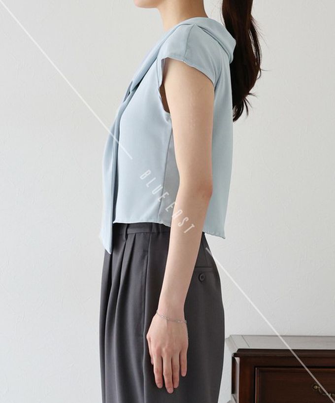 日本 BLUE EAST - 簡潔美型領巾法式袖上衣-煙燻藍 (M)