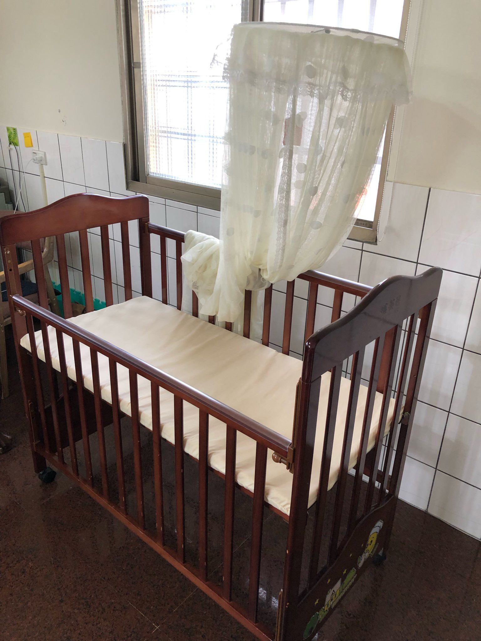 二手嬰兒床含蚊帳$4800