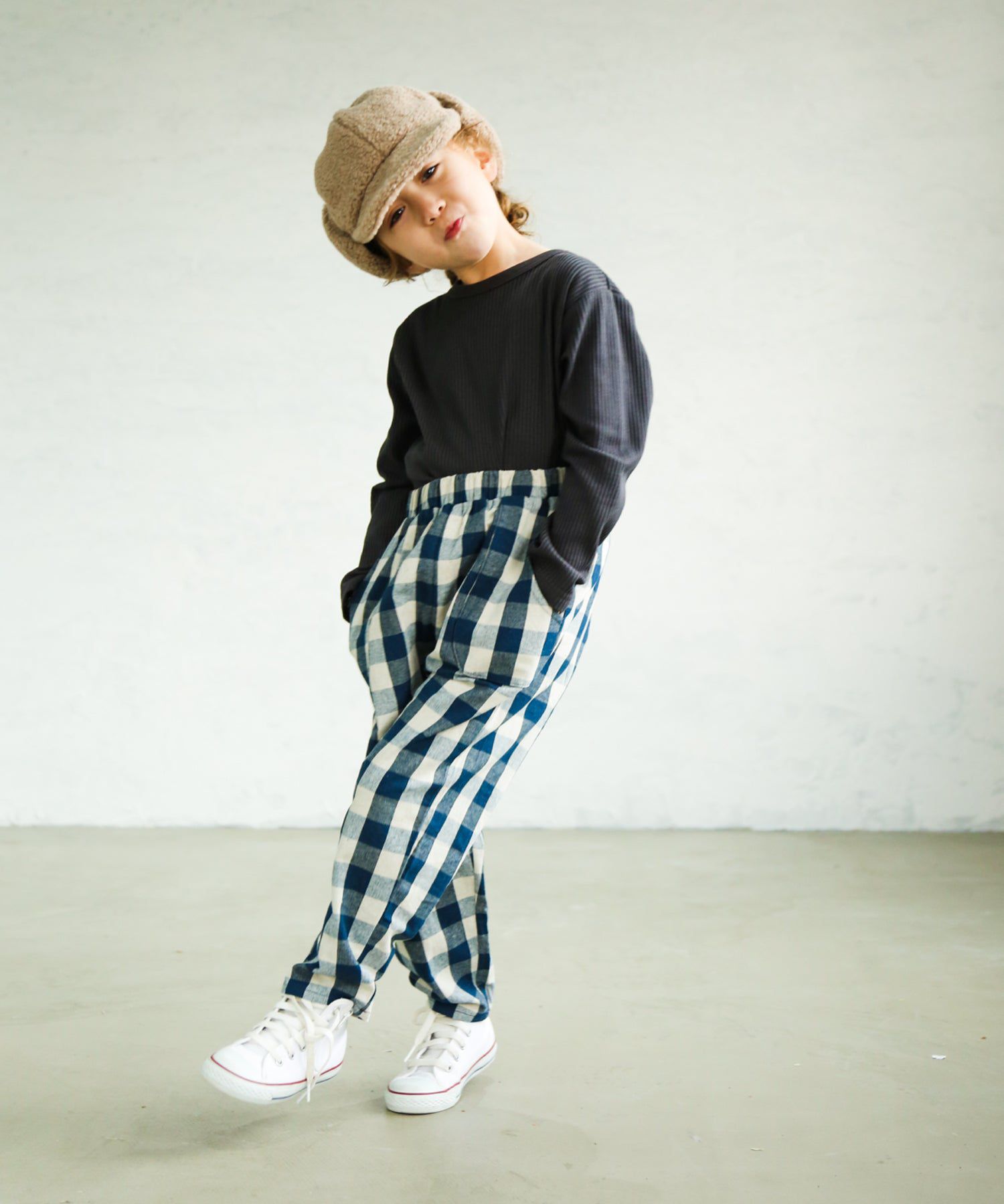 日本 PAIRMANON - 百搭鬆緊長褲-細直條紋-黑