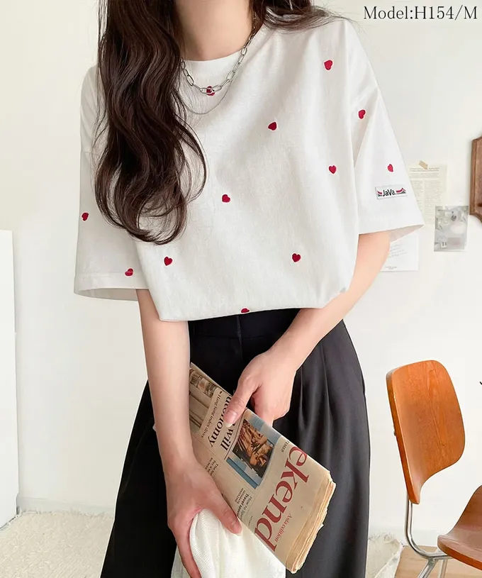 日本 Classical Elf - Java 小巧愛心刺繡短袖上衣-白底x黑