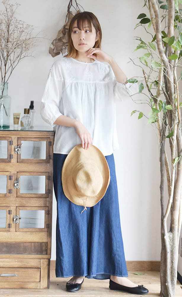 日本 zootie - 精美花朵立體刺繡五分袖上衣-深海藍