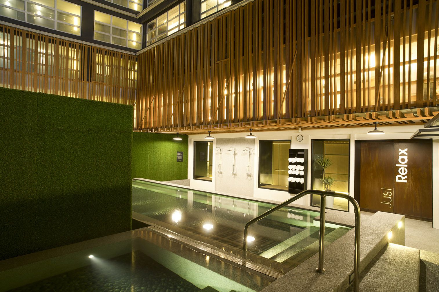 宜蘭泡溫泉吃美食｜捷絲旅礁溪館｜房內就有超大私人湯屋