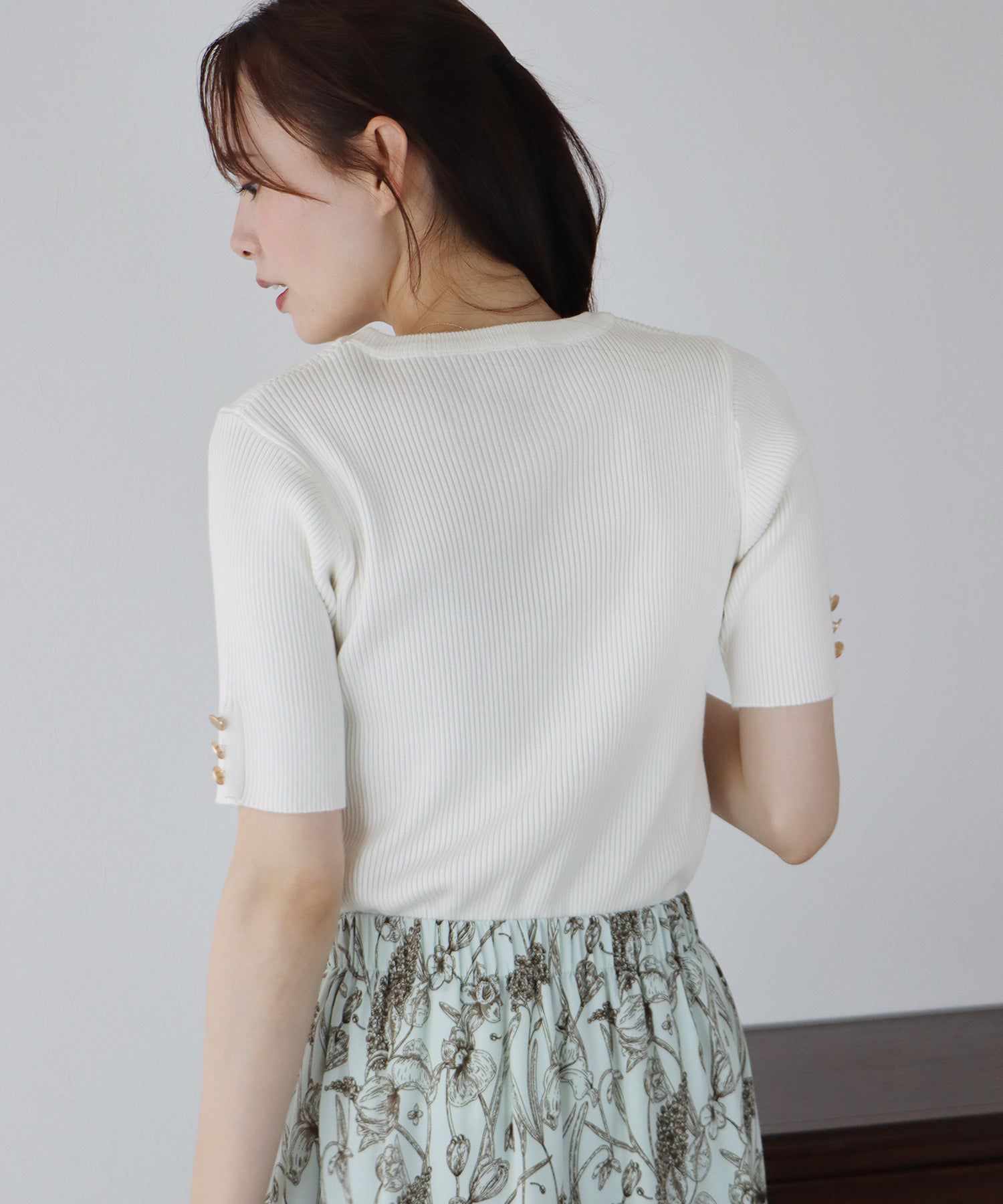 日本 BLUE EAST - 圓領金釦羅紋短袖上衣-白