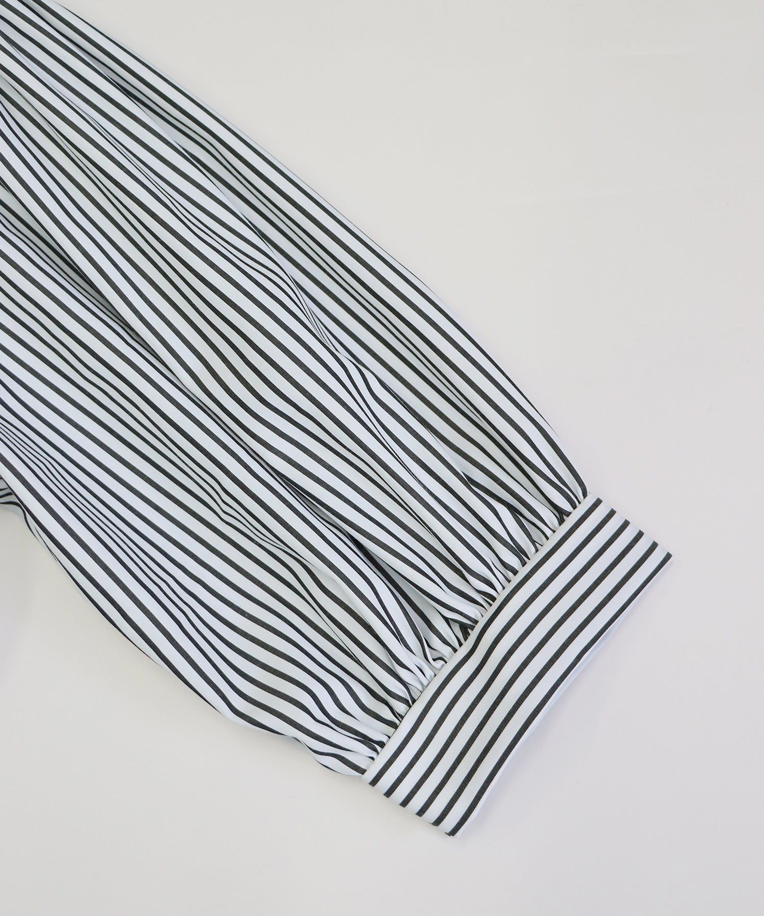 日本 BLUE EAST - 百搭翻領澎澎袖襯衫-直條紋-水藍