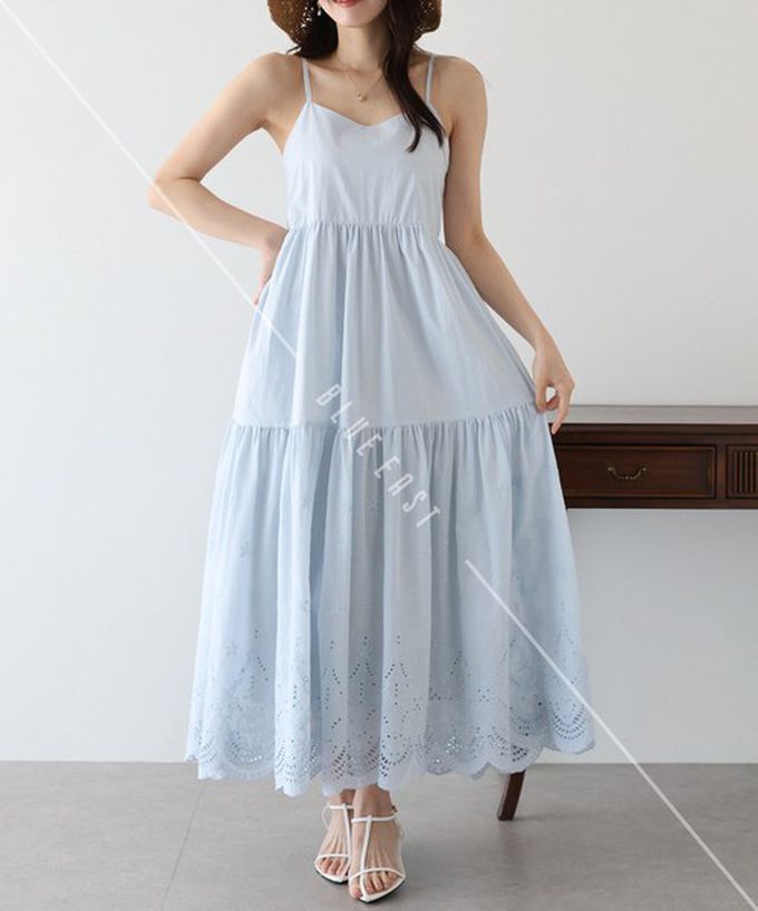 日本 BLUE EAST - 精緻雕花下擺迷人細肩帶洋裝-黑