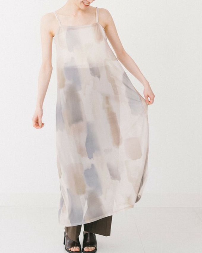 日本 gleam - 水彩暈染風夢境薄紗細肩帶洋裝-米棕系