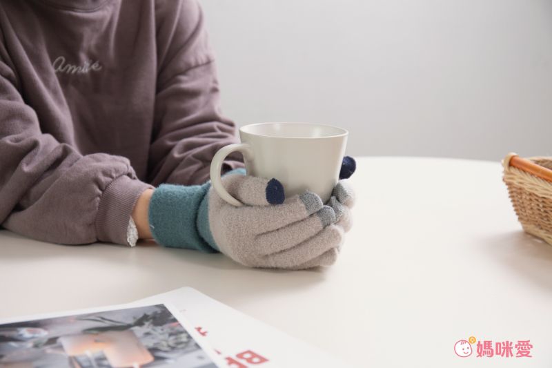 日本 AUBE - 可觸控保暖手套(大人)-杏綠