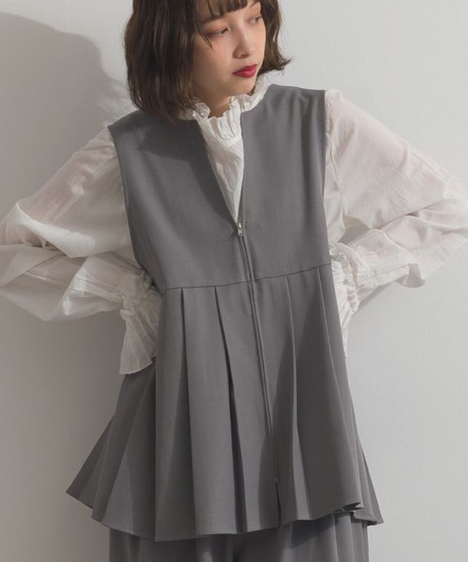 日本 ELENCARE DUE - 正式感斜紋布優雅百褶背心-卡其棕