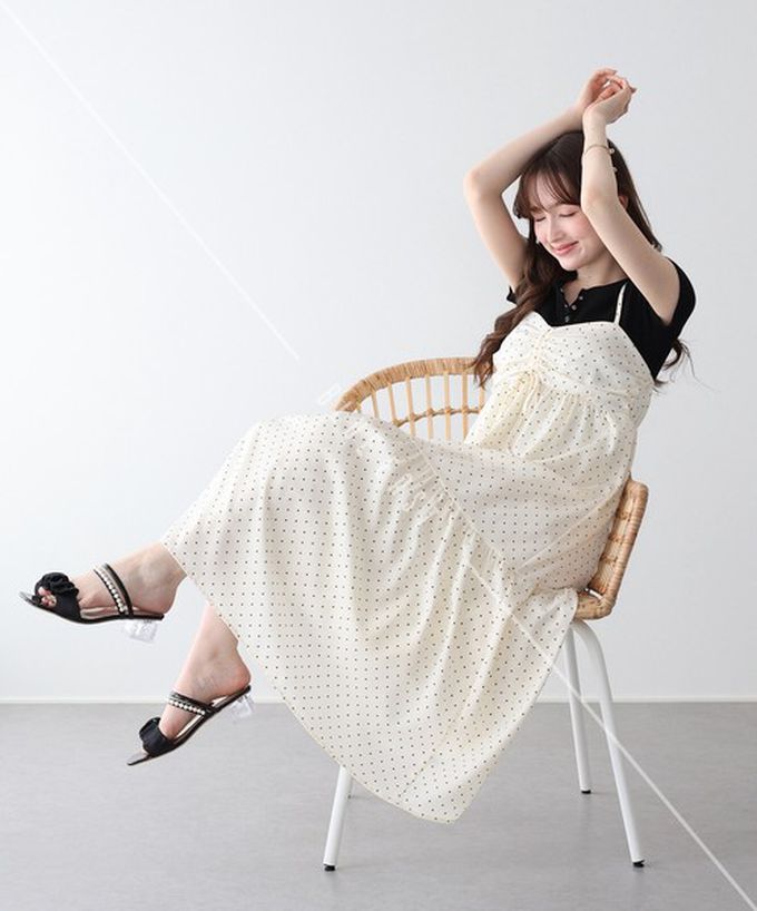 日本 BLUE EAST - 優雅皺摺度假花卉吊帶洋裝-米杏 (M)