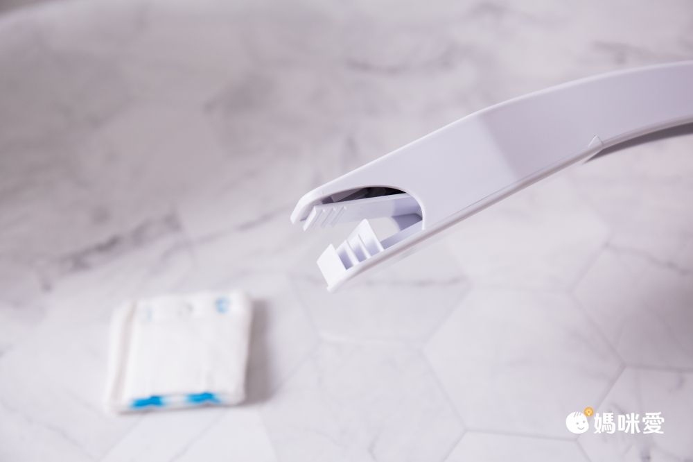 韓國 SAENGONG 生活工作所 - 拋棄式馬桶刷清潔組-手柄*1入(34x405x26mm)+拋棄式刷頭*12入+黏貼掛勾*1入