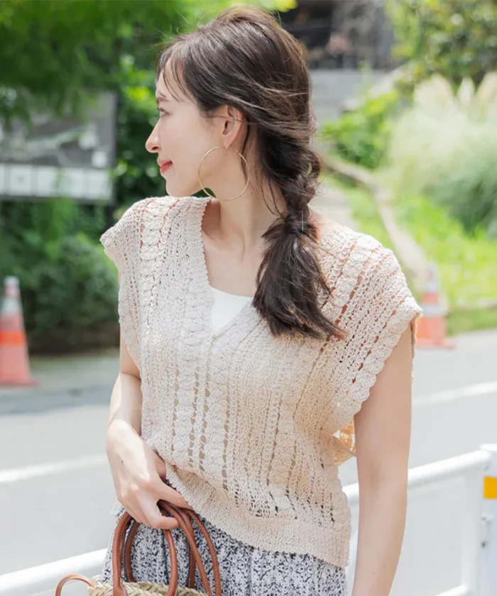 日本 COCA - 清新花朵鉤針小背心-米杏