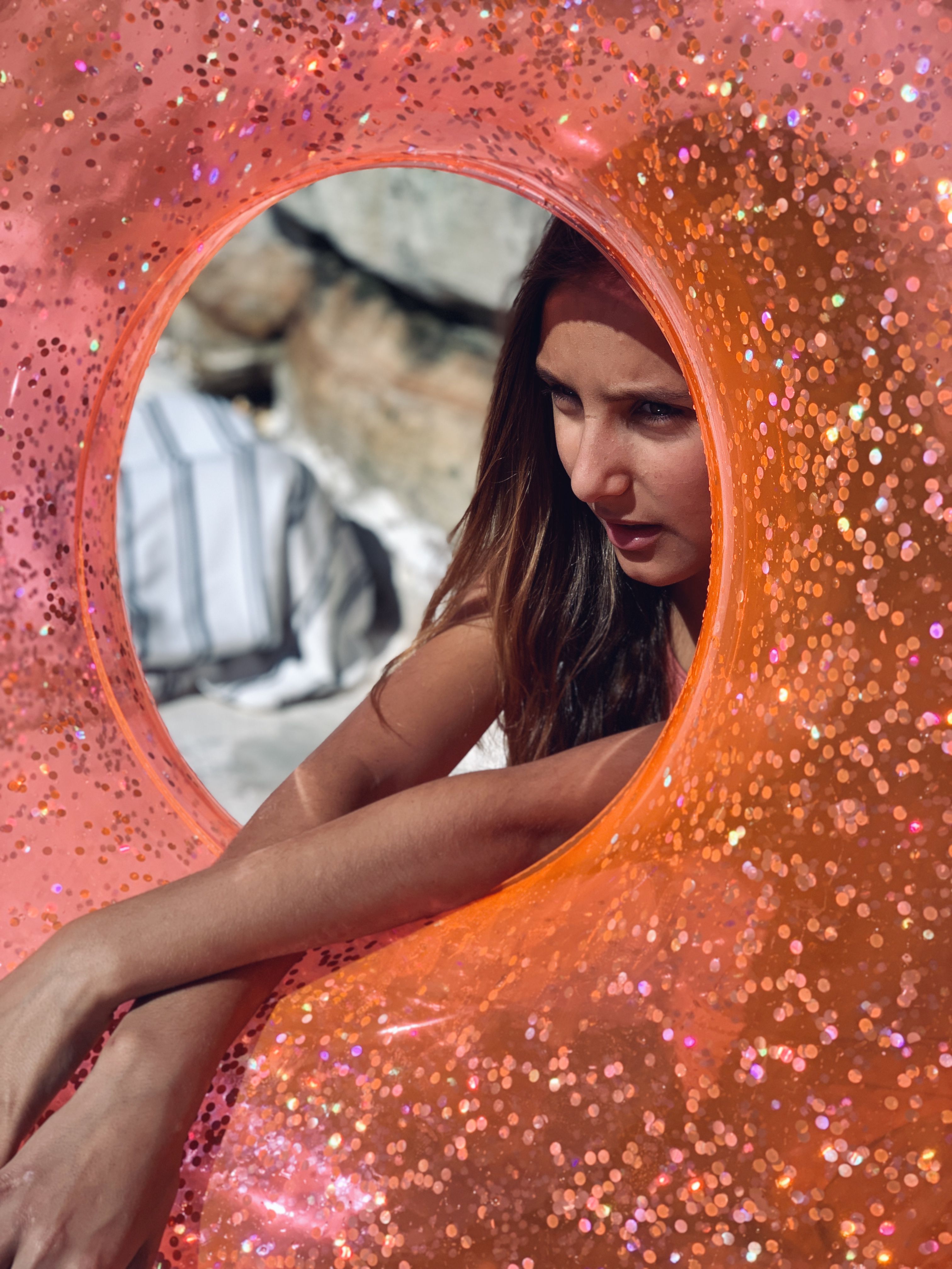 澳洲 Sunnylife - 大人泳圈-珊瑚紅亮片-110 x 110 x 35公分