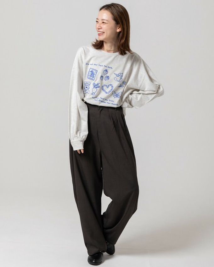 日本 gleam - 甜蜜刺繡印花休閒寬版長袖T恤-白