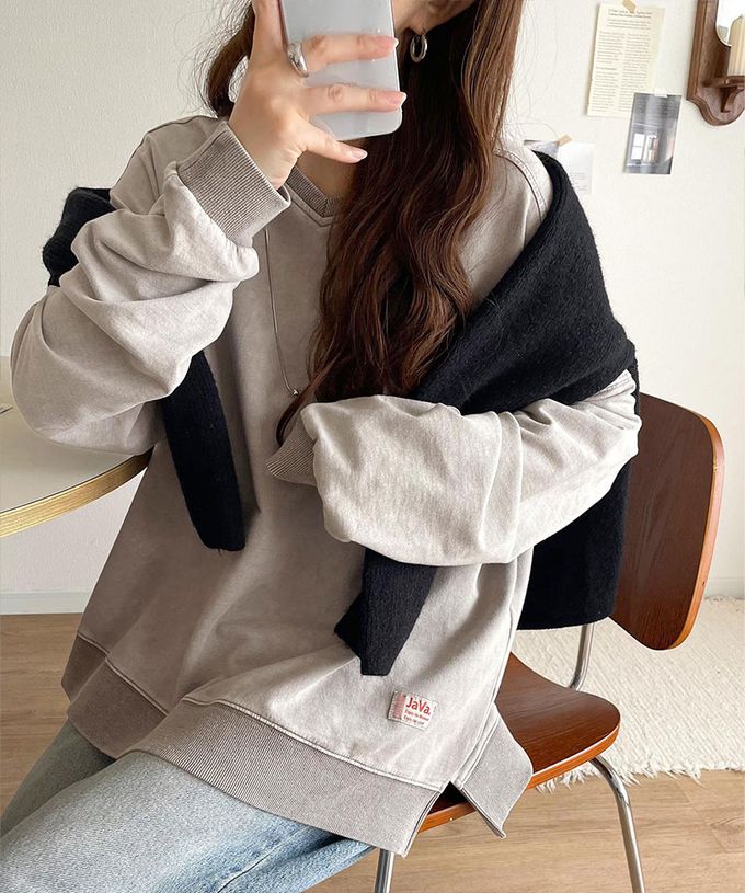 日本 Classical Elf - 俐落洗舊感V領寬版長袖T恤-炭黑