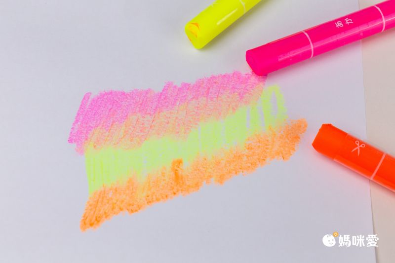 日本文具 KOKUYO - 日本製 螢光彩繪蠟筆-5色