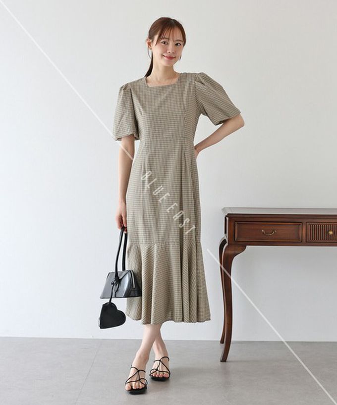 日本 BLUE EAST - 優雅方領後綁帶泡泡袖魚尾洋裝-格紋-黑 (M)