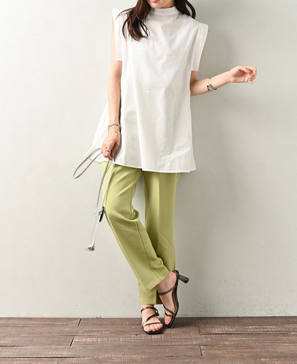 日本 ELENCARE DUE - 顯瘦剪裁無袖上衣-白