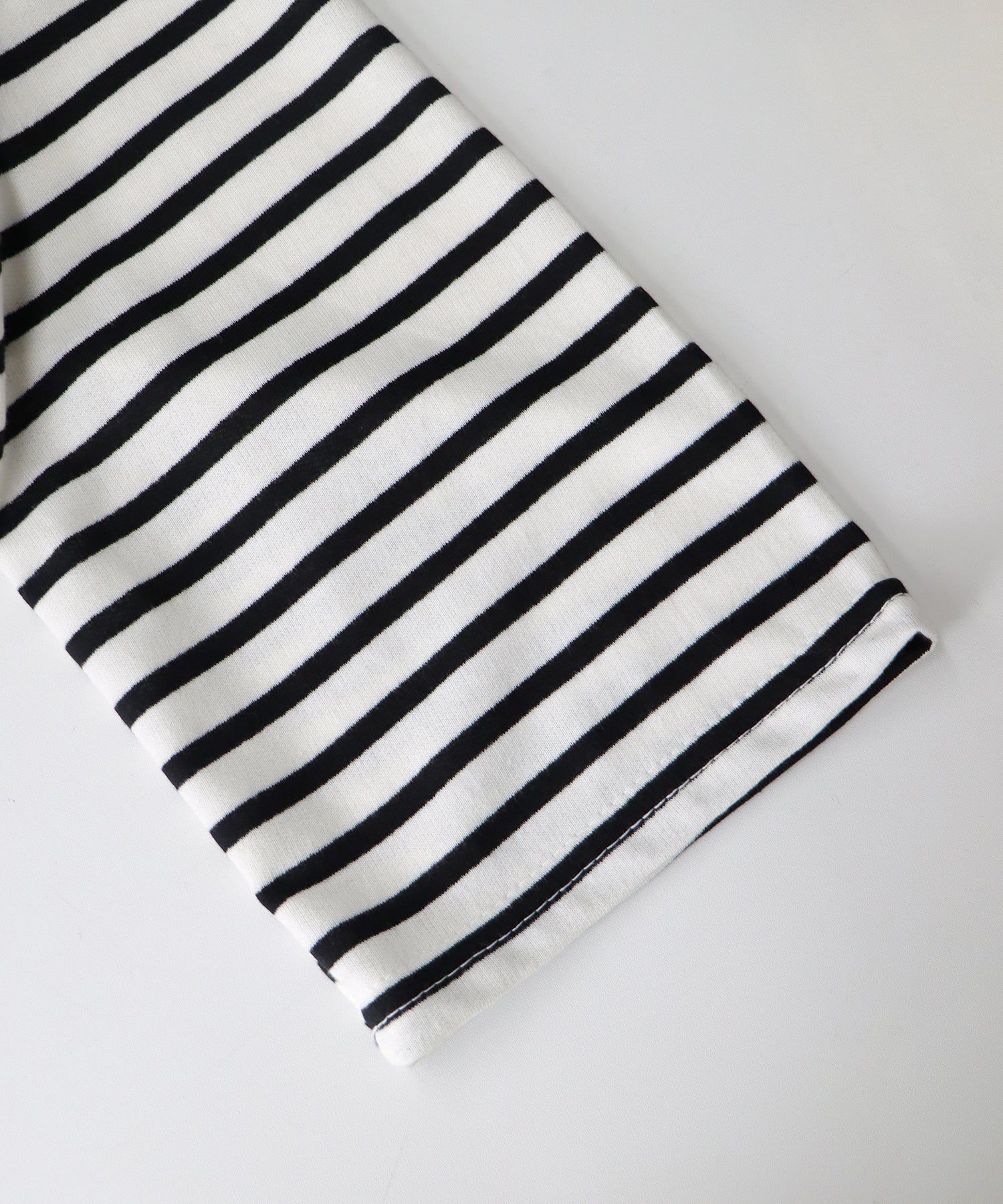 日本 BLUE EAST - 圓領百搭柔軟薄長袖上衣-條紋-深藍