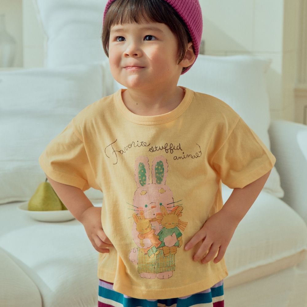 First Blue 兔子玩偶插畫短袖上衣-橘黃