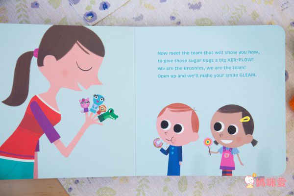 美國 The Brushies - 手指玩偶造型牙刷 - 豪華禮盒組（猴子桃桃+豬小妹+恐龍阿姆+鯨魚薇拉）-1本英文童書+4支角色手指牙刷