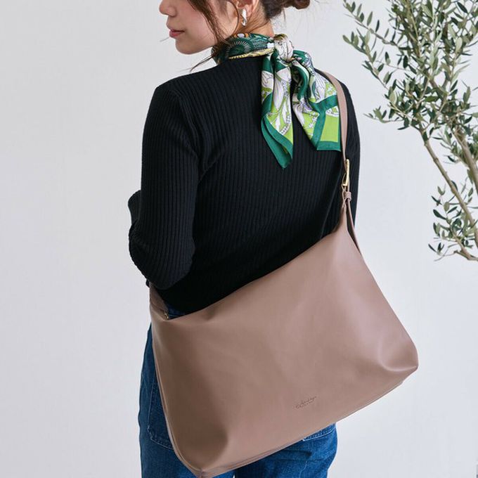 日本 LIZDAYS - 柔滑簡約百搭大容量側背包-(可裝A4)-卡其棕 (36x30.5cm)