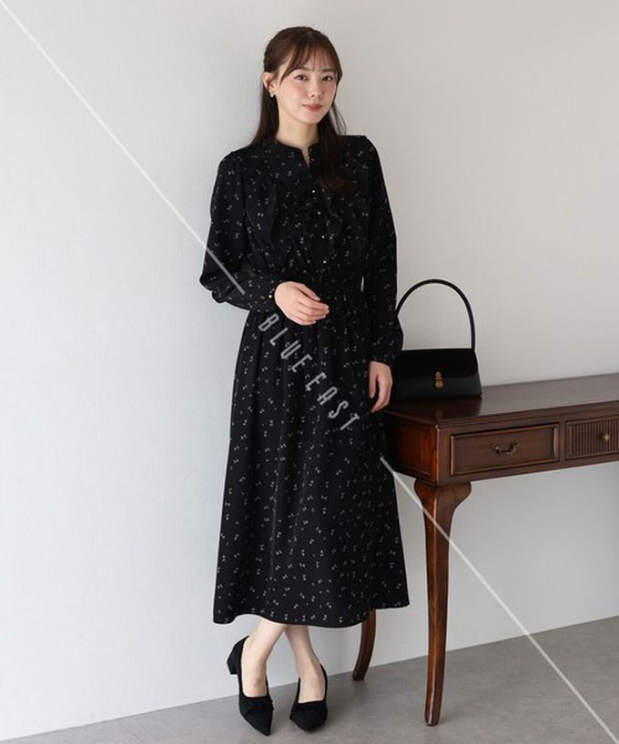 日本 BLUE EAST - 成熟摺邊典雅小花束腰長袖洋裝-深灰