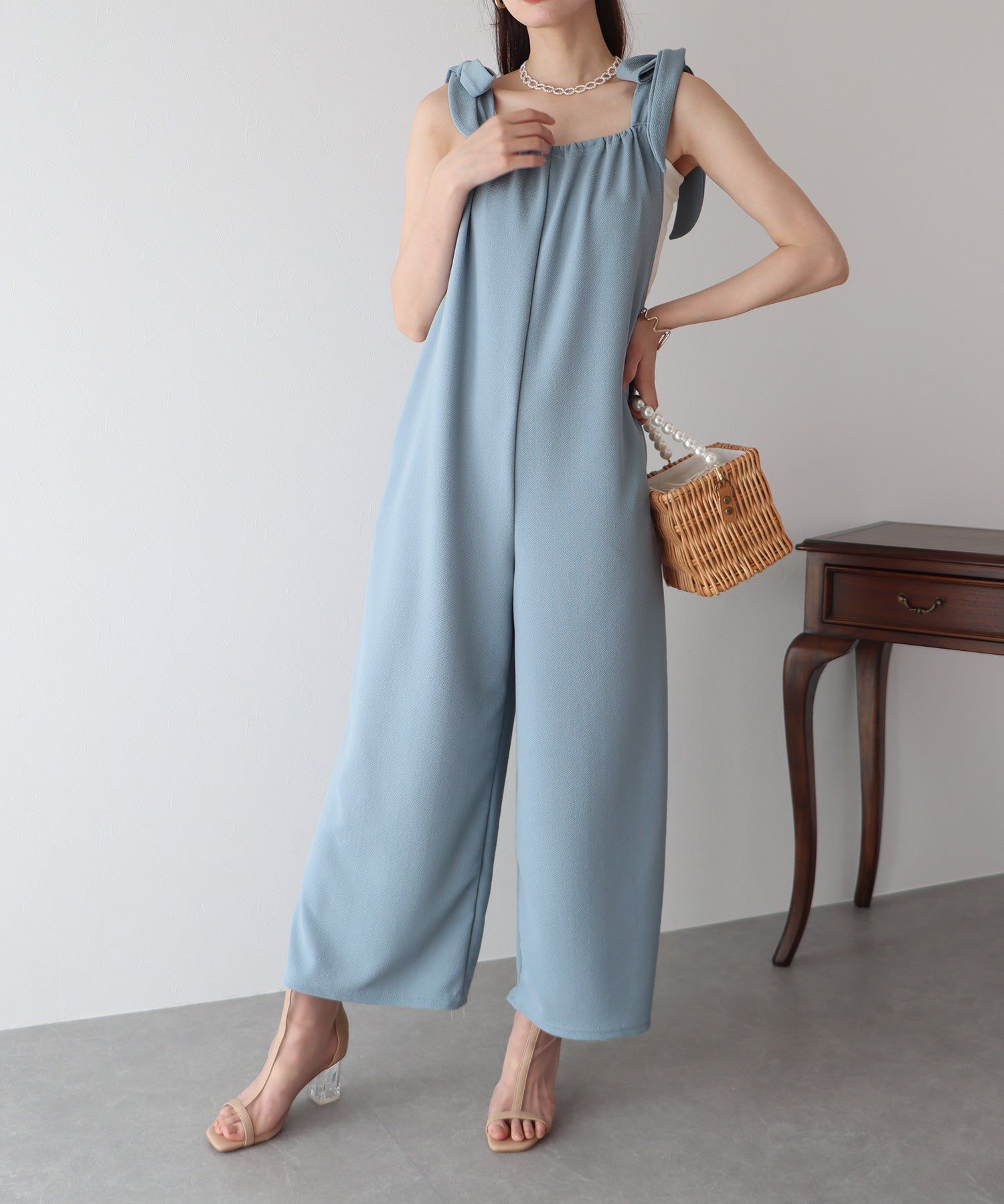 日本 BLUE EAST - 休閒扭結垂墜連身褲-水藍