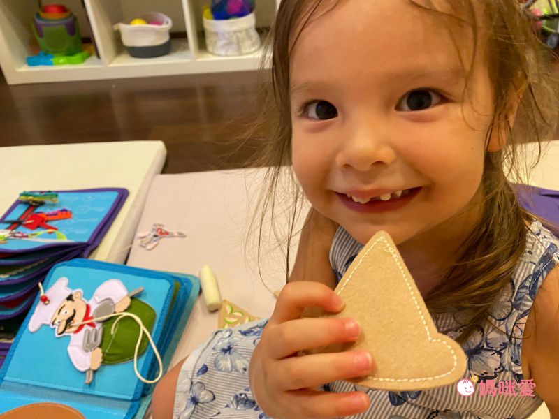 My First Book - 蒙特梭利布書-第二冊【蒙氏衣飾篇】-軍艦綠-3y+