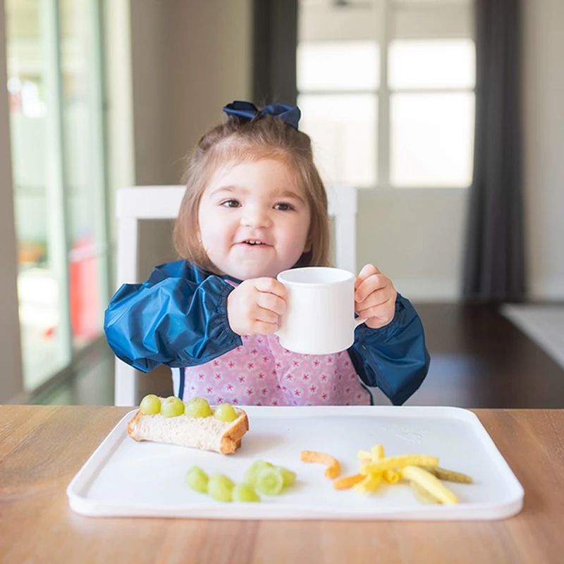 美國 green sprouts - 小綠芽超防滑寶寶學習喝水矽膠耐熱學習杯-純白