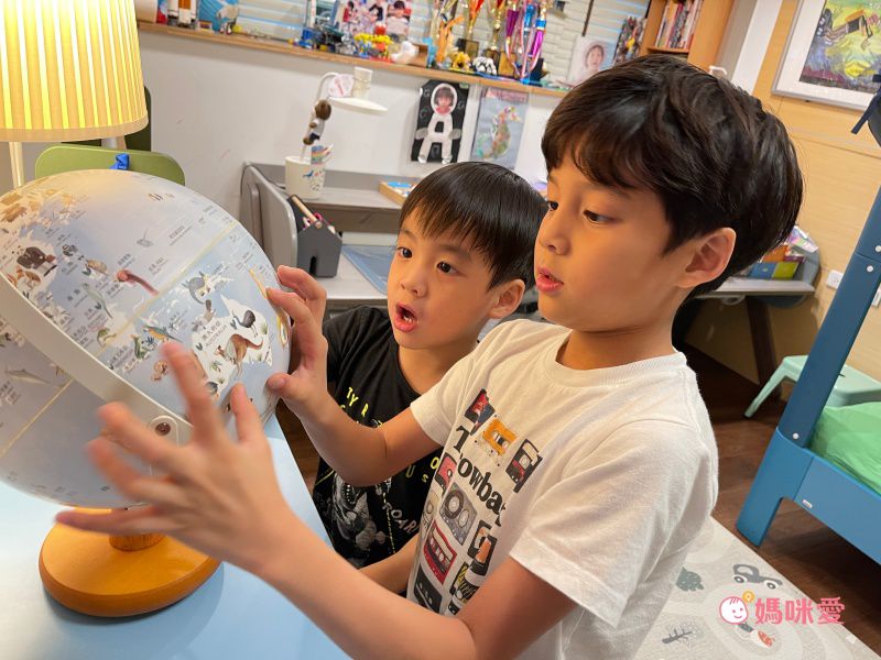 SKYGLOBE - 10吋新動物版360度旋轉木座地球儀(中英文對照)