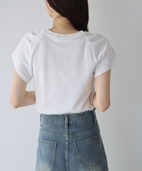 日本 BLUE EAST - 氣質珍珠圓領短袖上衣-深灰