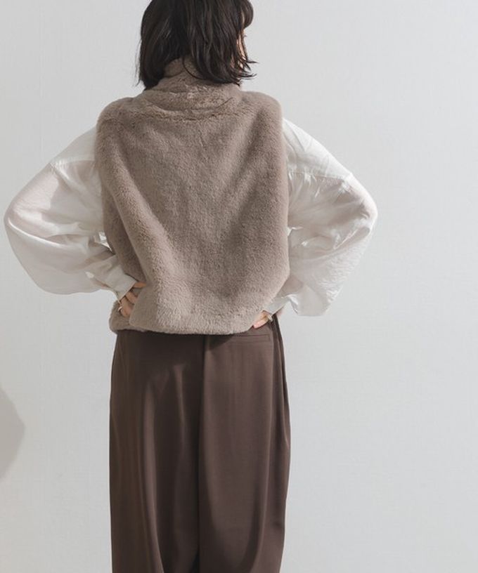 日本 ELENCARE DUE - 柔軟蓬鬆仿毛立領雙拉鍊背心-象牙白