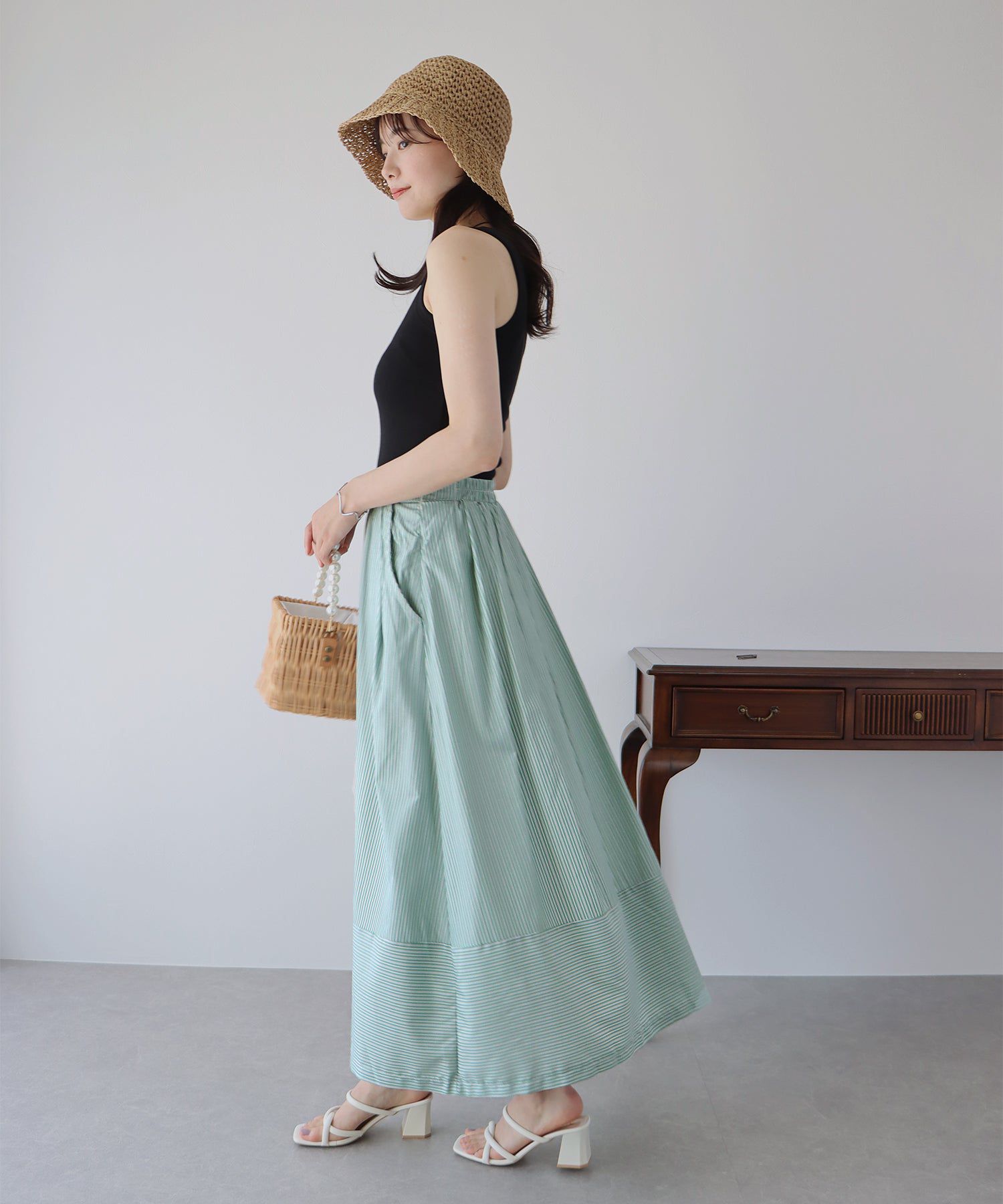 日本 BLUE EAST - 歐風質感條紋拼接修身長裙-綠x白