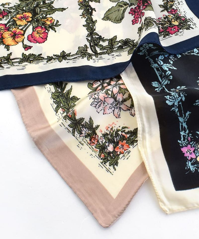 日本 zootie - 歐風質感時尚絲巾-植物圖鑑-黑x杏