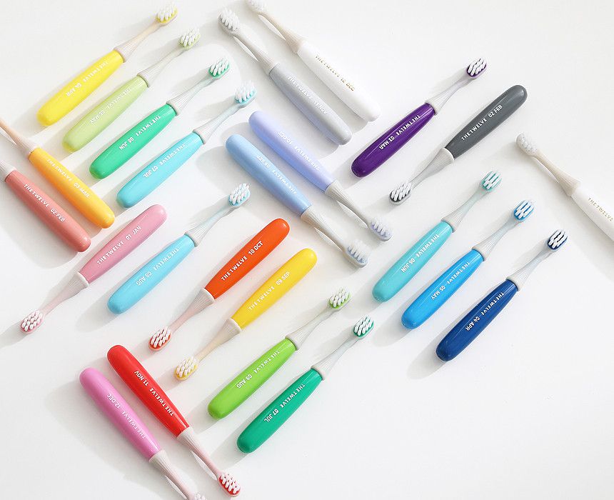 韓國 THE TWELVE－12月份彩色兒童牙刷 (1~3歲用)