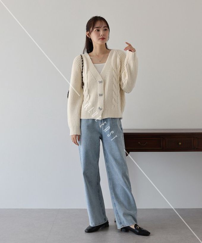 日本 BLUE EAST - 蝴蝶結寶石V領麻花粗編開襟衫-白 (M)