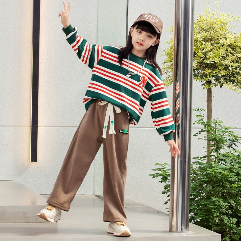 拼色條紋圓領長袖上衣-英文字母N-紅+米白+綠