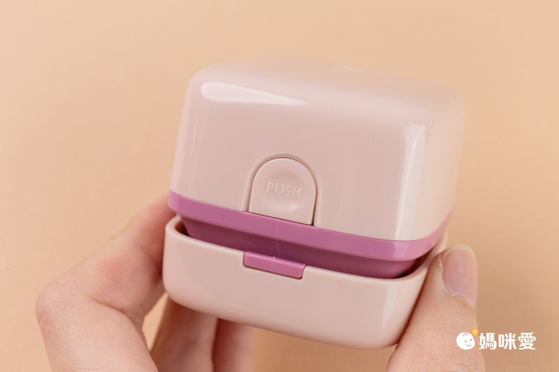 日本文具 SONIC - 電動桌面迷你吸塵器(紙屑/橡皮擦屑)-文青方型-深藍 (6×5.7×7cm)