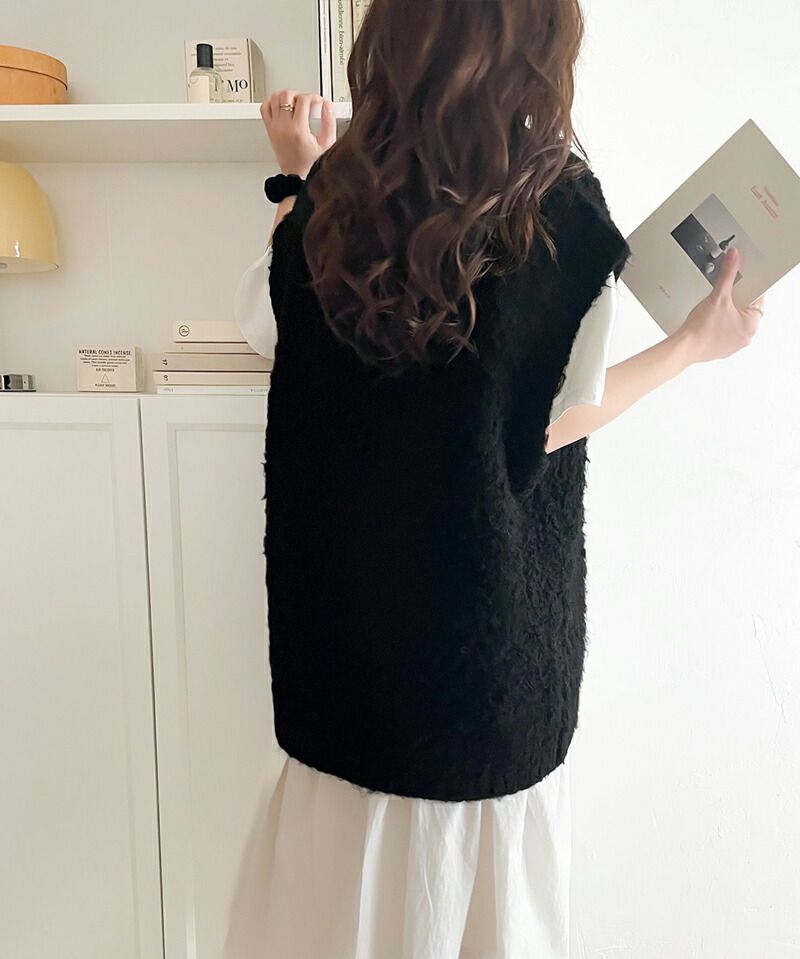 日本 Classical Elf - V領輕量柔軟毛絨穿搭背心-灰棕