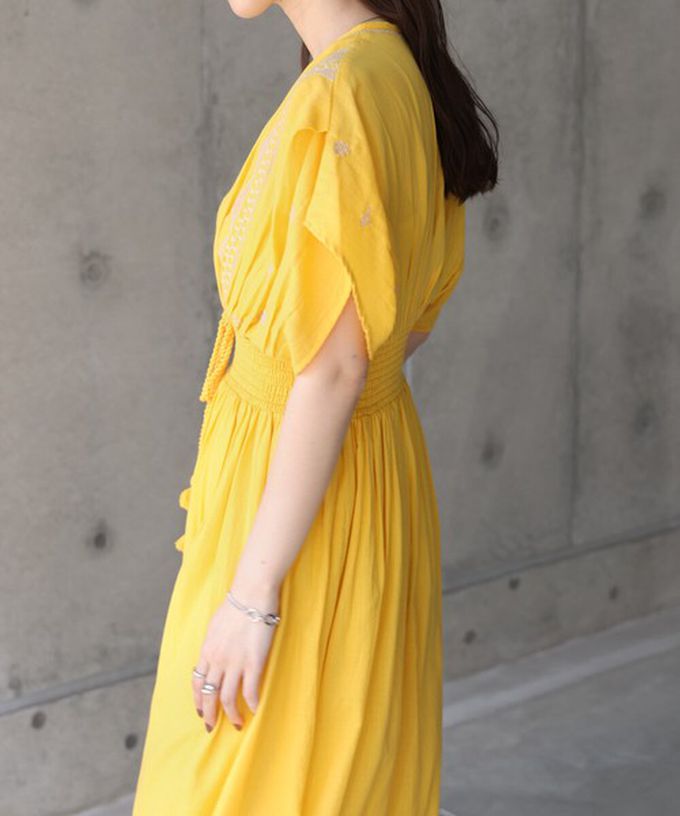 日本 Bab - 100%印度棉 素雅刺繡收腰短袖洋裝-象牙白