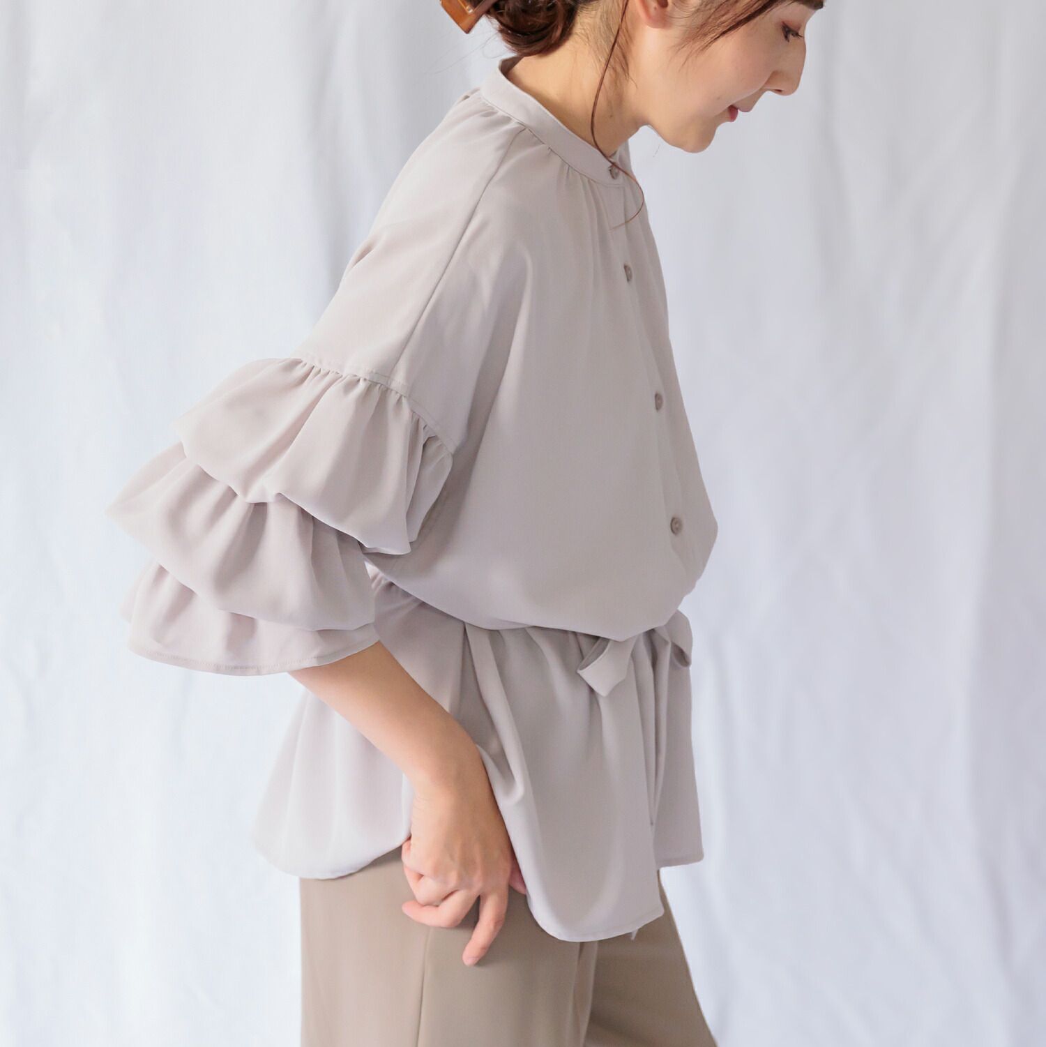 日本 ihuu - 甜美泡泡層次長袖襯衫-灰杏