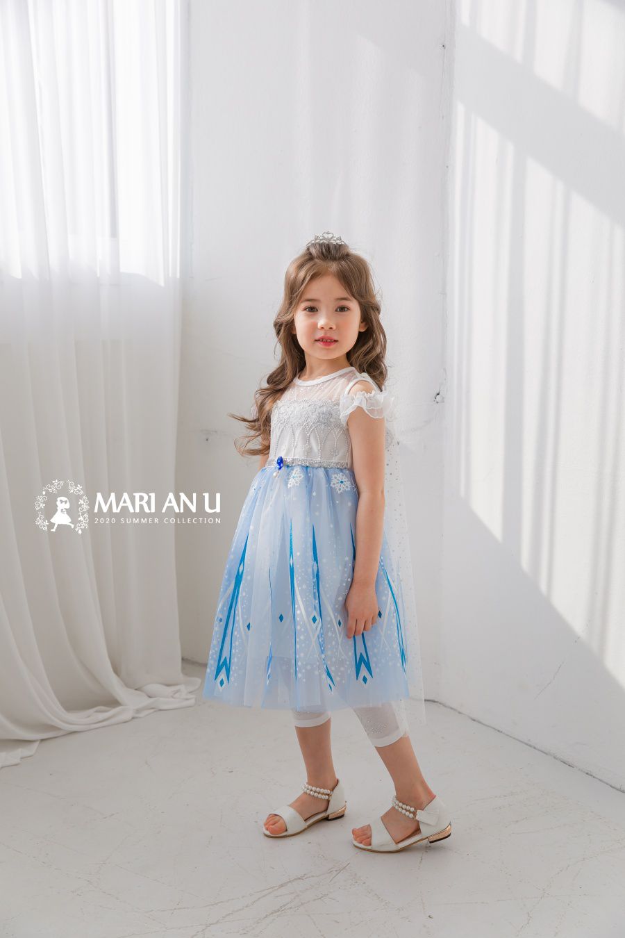 韓國 mari an u - (剩9號)冰雪奇緣2同款-艾莎洋裝(披風可拆,露肩款)-雪花白X藍