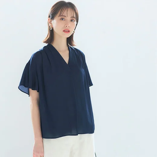 日本 BELLUNA - 雪紡小V領剪裁波浪短袖上衣-粉杏