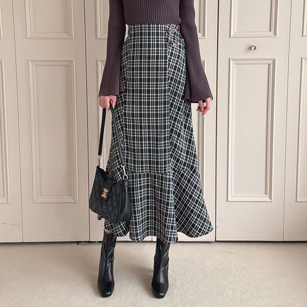 後腰鬆緊唯美金扣格紋魚尾裙-黑灰
