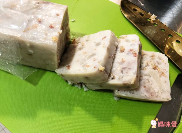 人氣港式點心【新葡苑】大廚蘿蔔糕、小豬流沙包 ✦ 超值優惠價，現買現賺！