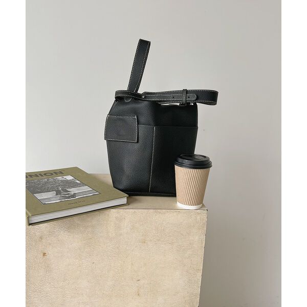 日本 Bou Jeloud - 皮革時尚簡約手提水桶包-黑