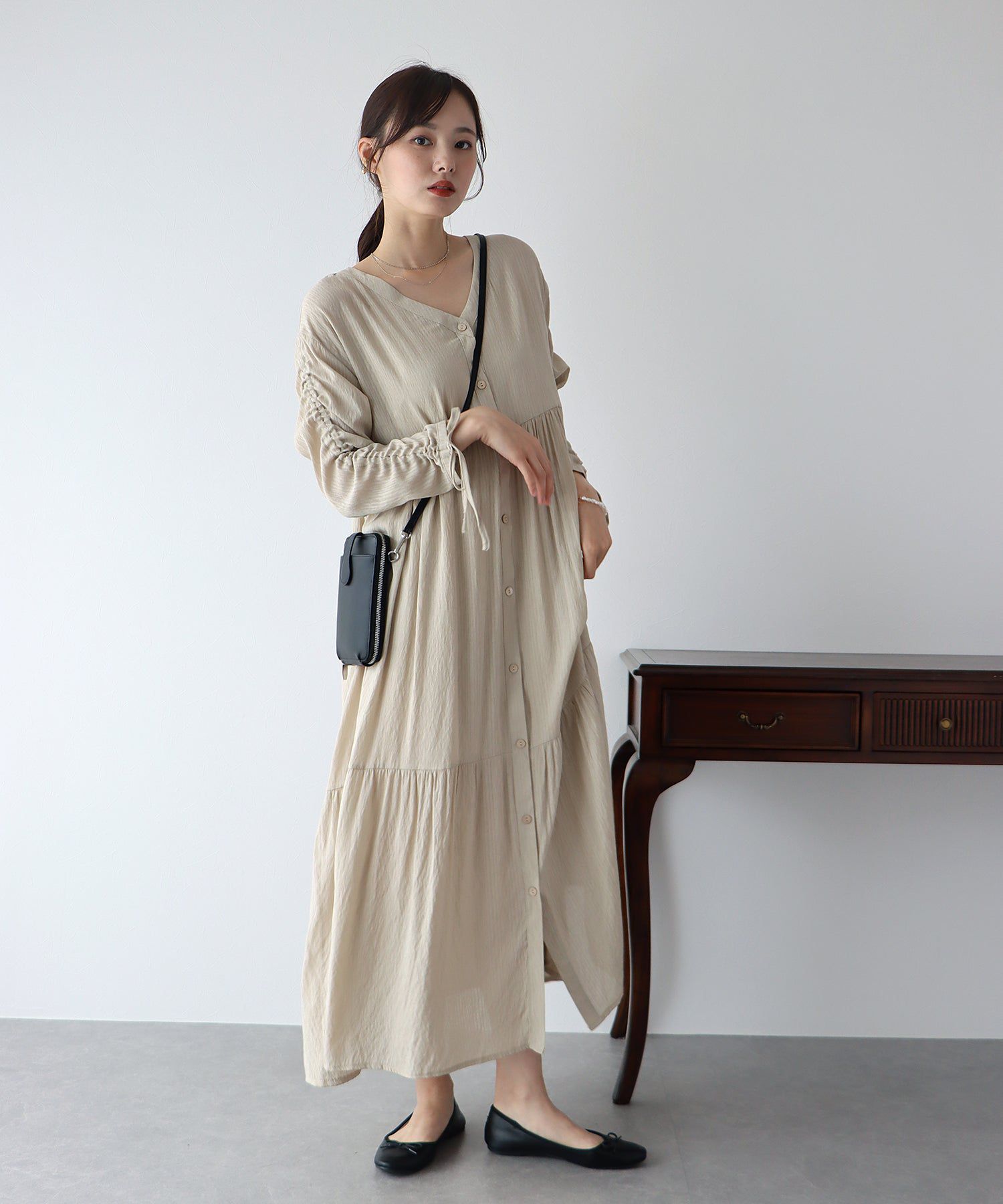 日本 BLUE EAST - 楊柳文藝抽繩長版襯衫-米杏