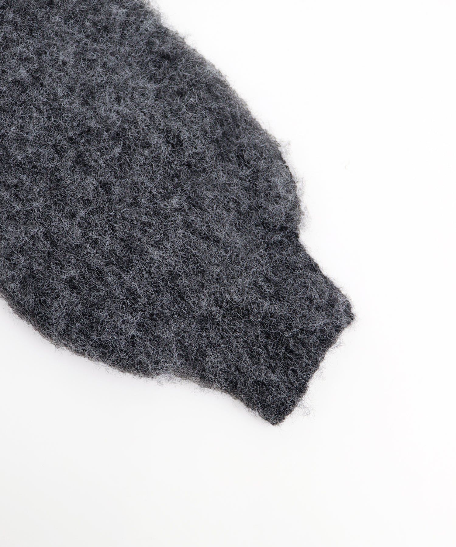 日本 BLUE EAST - 慵懶V領抽鬚寬鬆毛衣-淺米