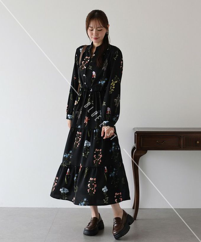 日本 BLUE EAST - [人氣款]簡約抽繩收腰長袖洋裝-斑點小花-黑